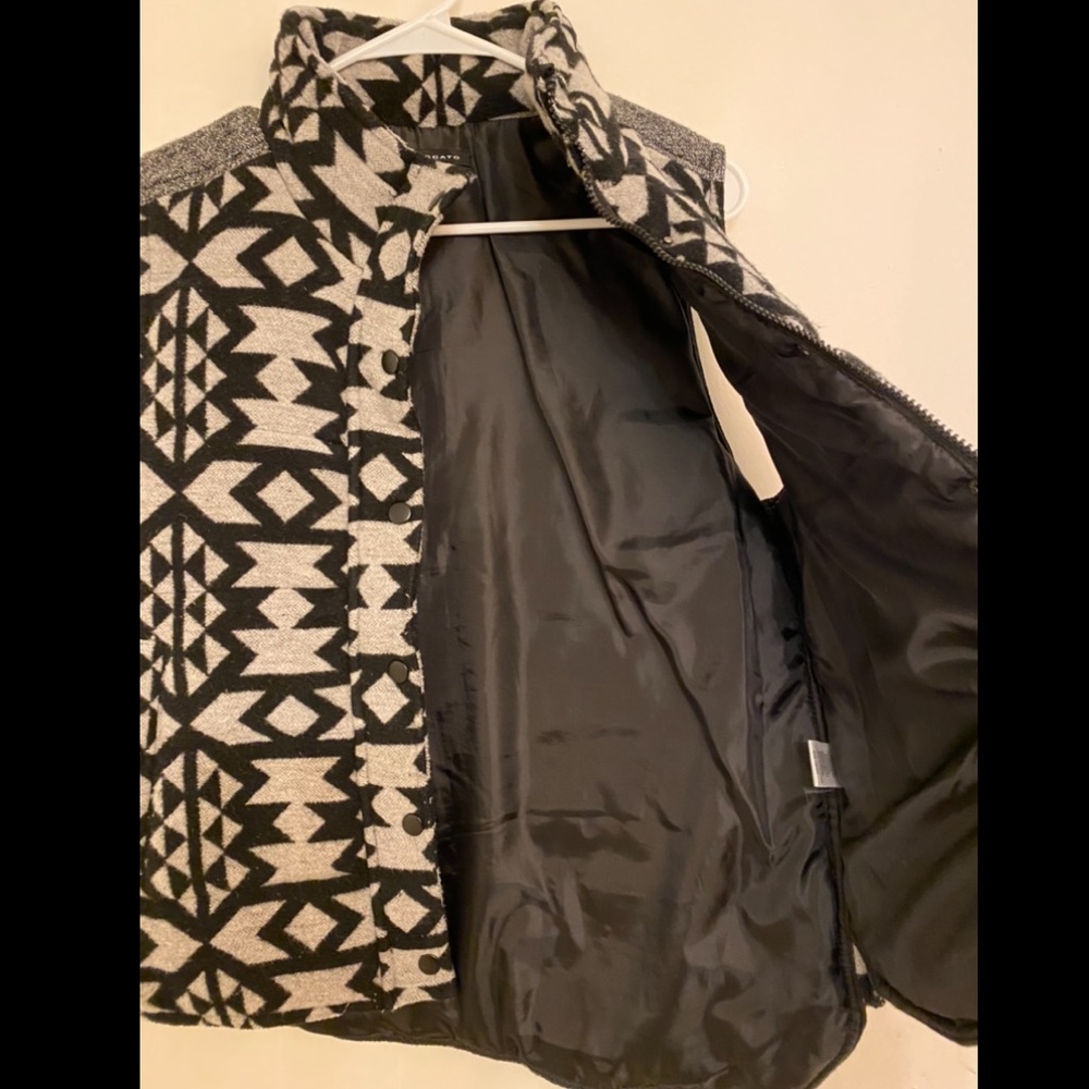 Aztec vest - Picture 2 of 4